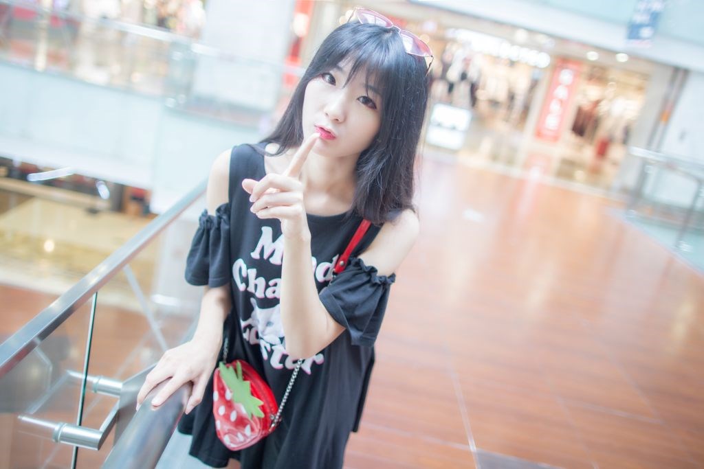 商场里的女友-COS世界