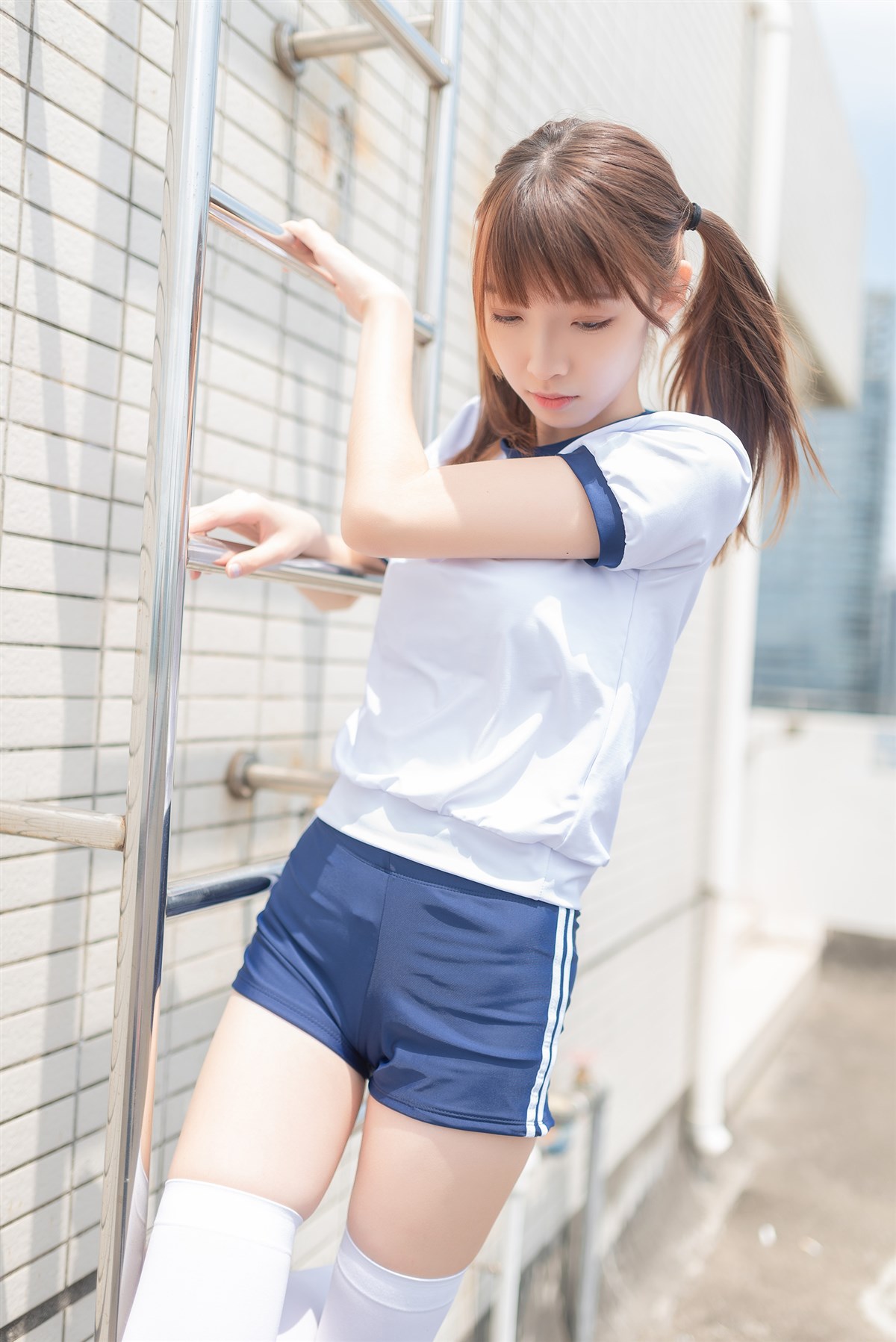 图片[3]-在教室门前穿体操服-COS世界