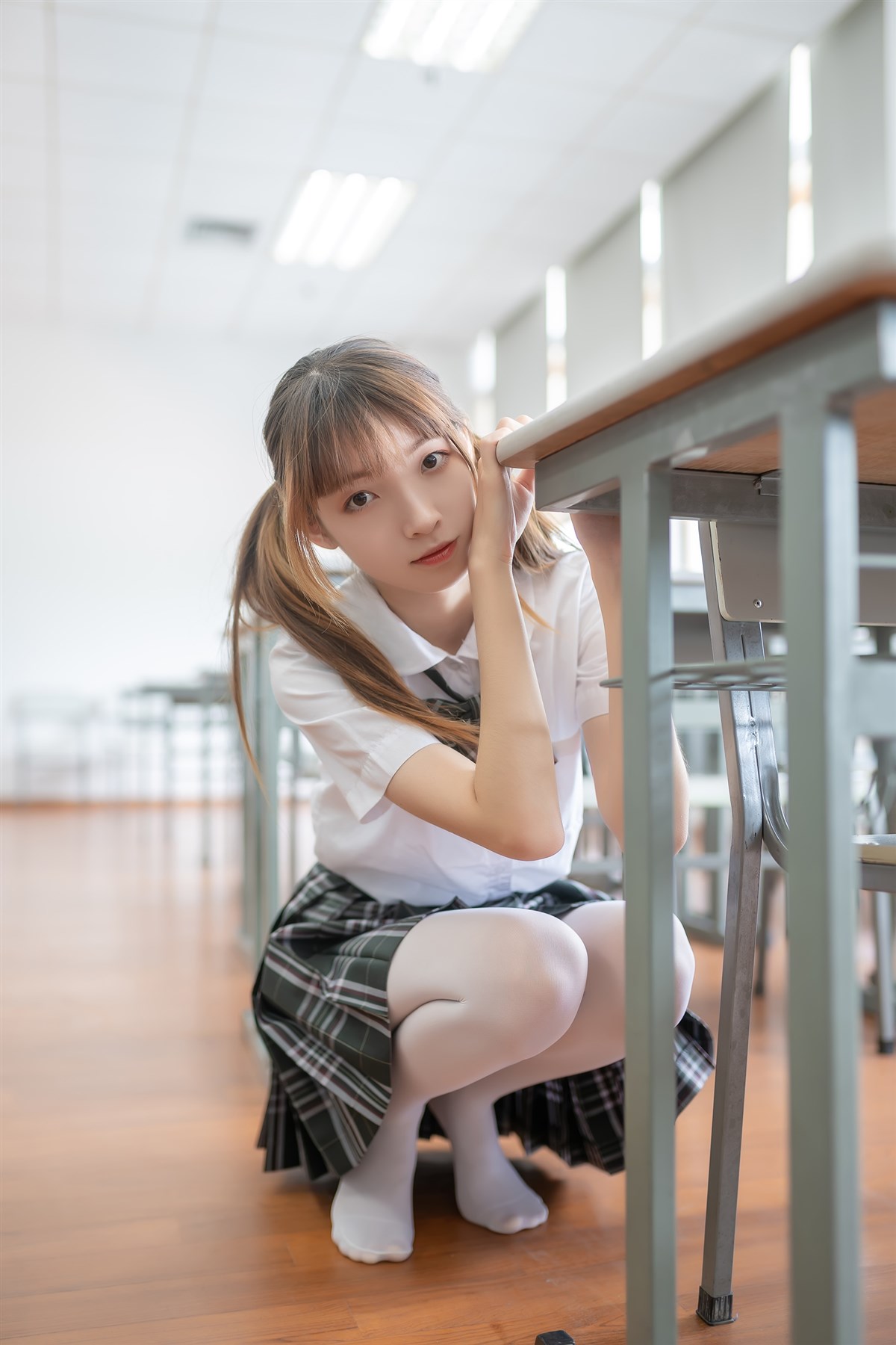 白丝双马尾少女-COS世界