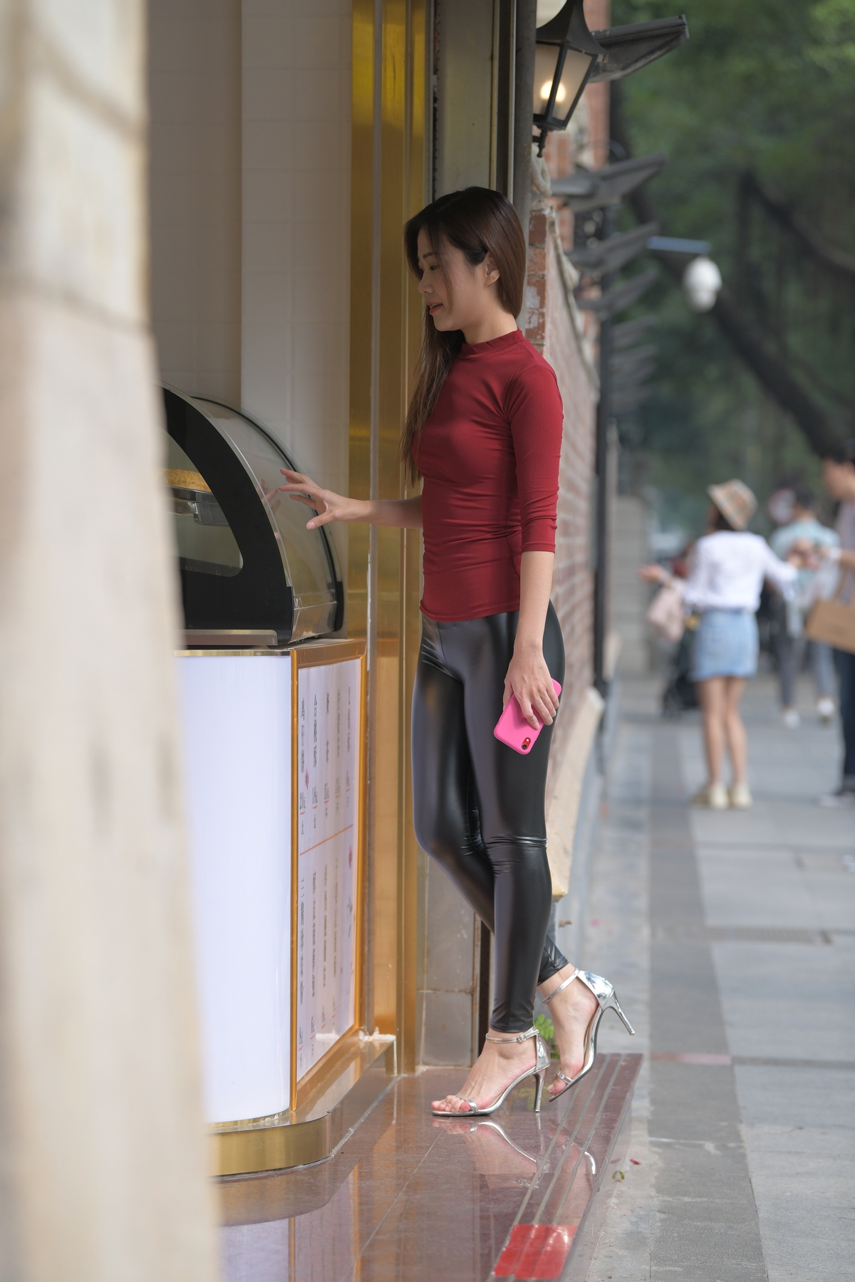 图片[126]-【452P】甜美的皮裤小姐姐街拍【0002期】-COS世界