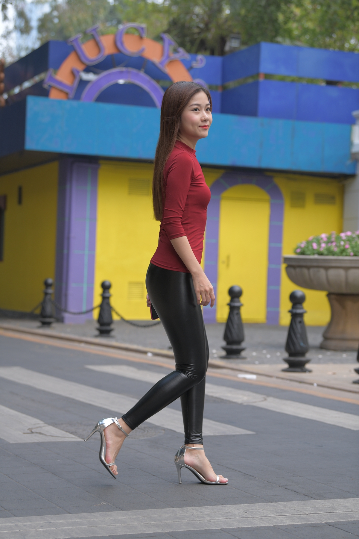 图片[82]-【452P】甜美的皮裤小姐姐街拍【0002期】-COS世界