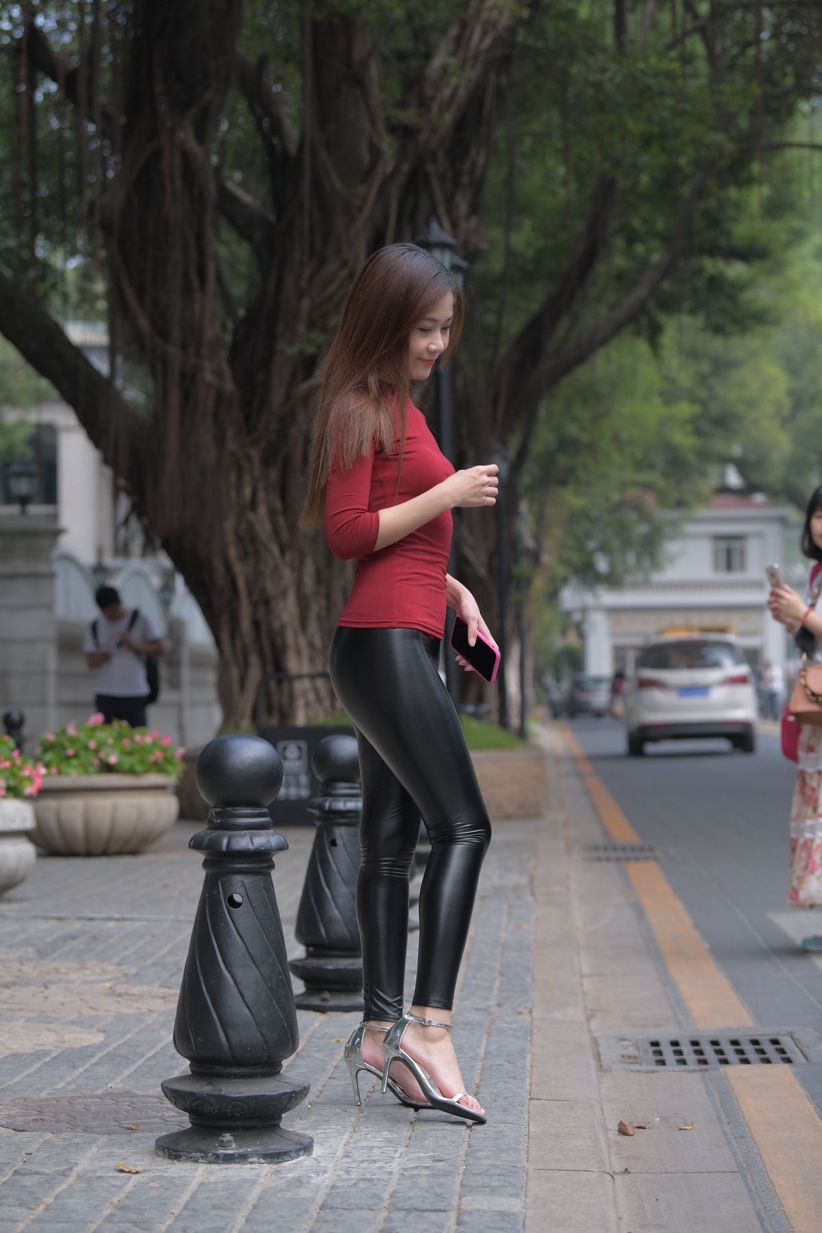 图片[75]-【452P】甜美的皮裤小姐姐街拍【0002期】-COS世界