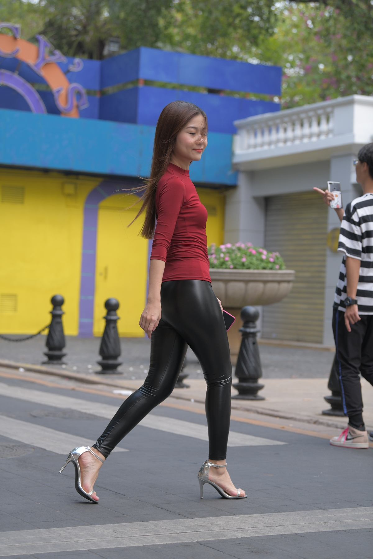图片[85]-【452P】甜美的皮裤小姐姐街拍【0002期】-COS世界