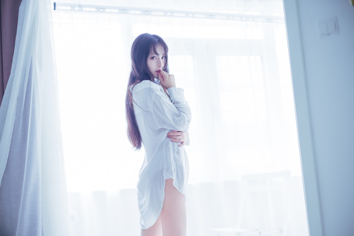 Shika小鹿鹿-白衬衣-COS世界