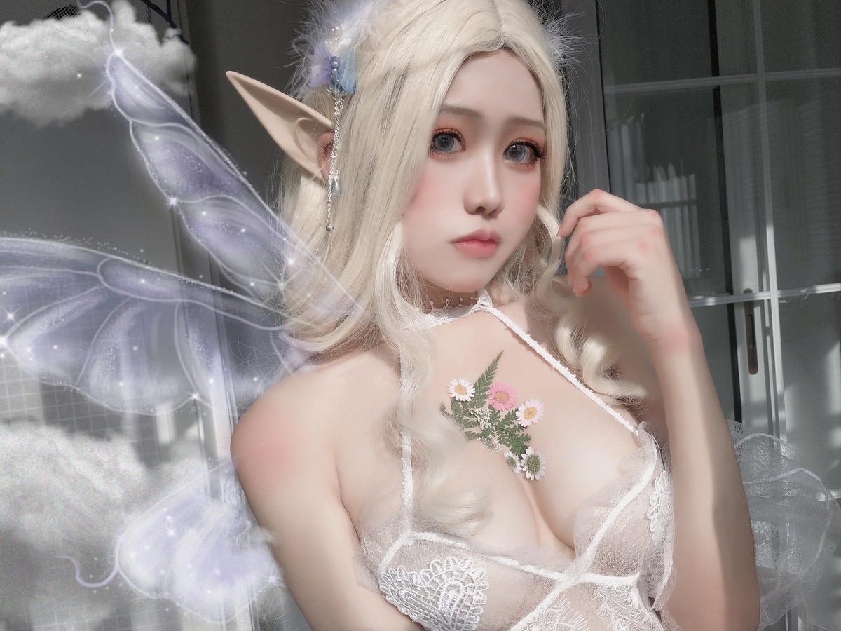一笑芳香沁-少女与花-COS世界