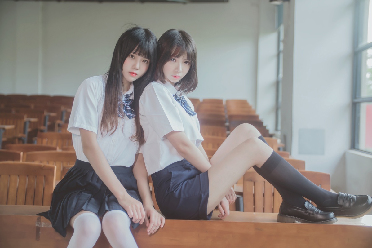 图片[2]-【coser】004【桜桃喵】&疯猫ssJK百合1-COS世界