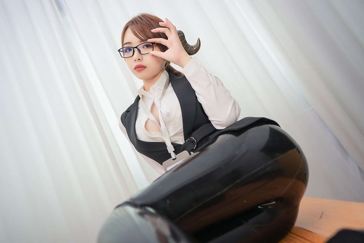 图片[5]-雯妹不讲道理-皮裤魅魔本 office devil-COS世界