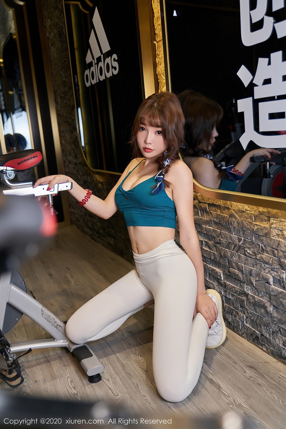 图片[3]-【模特】女神芝芝Booty健身房主题白色紧身裤半脱露翘臀极致诱惑写真-COS世界