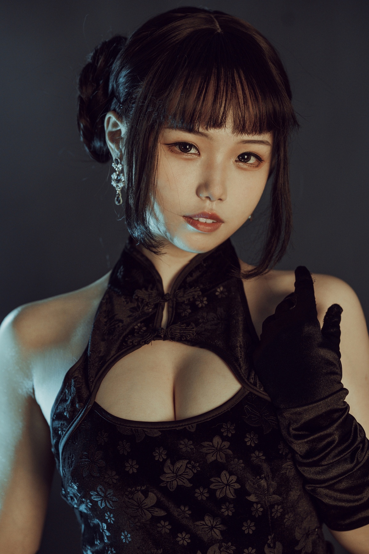 图片[2]-七月喵子 黑旗袍32p-COS世界