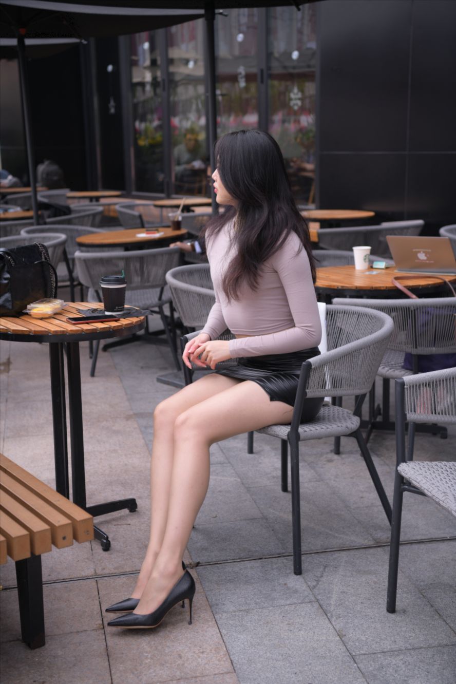 图片[3]-丰满成熟女人的小皮裤-COS世界