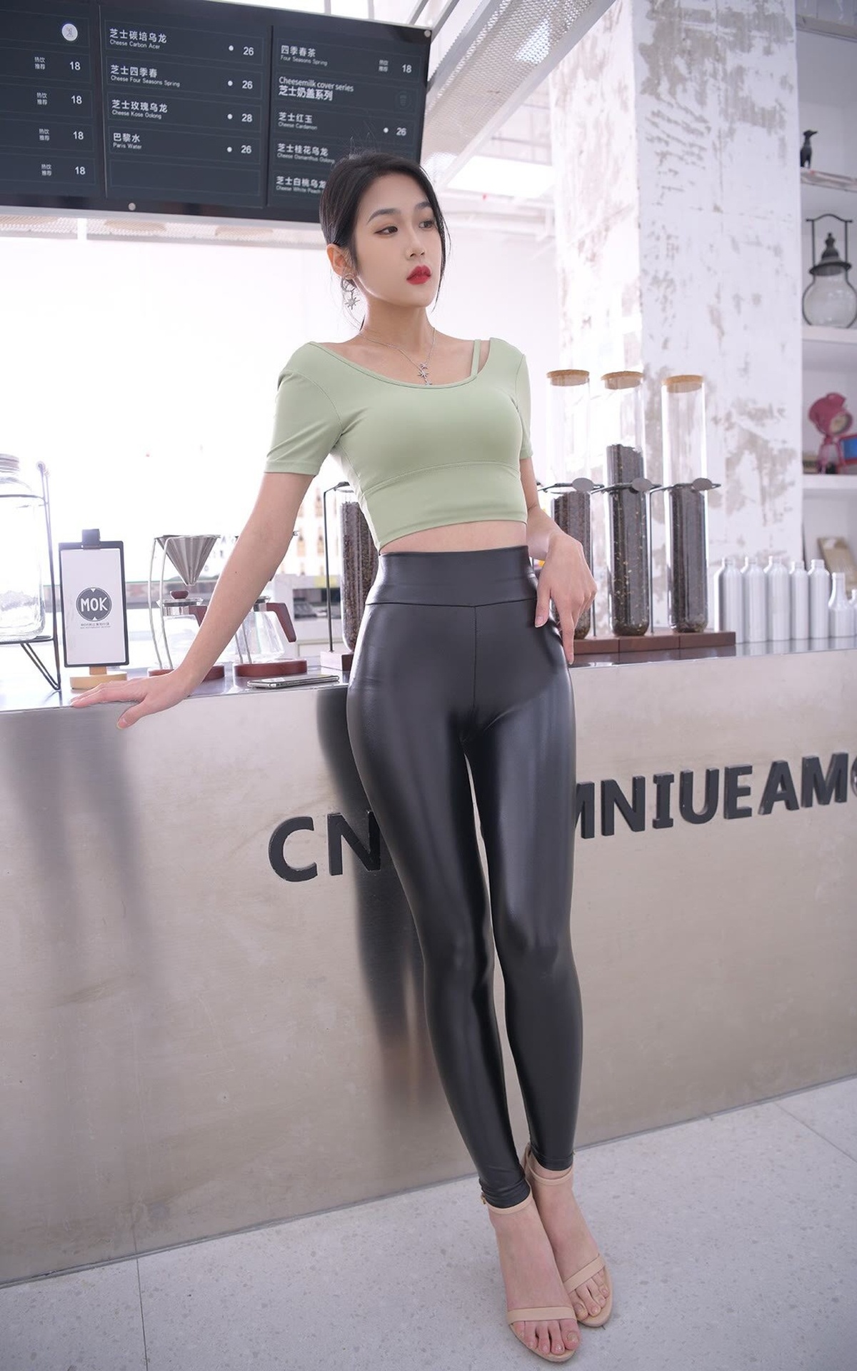 图片[5]-紧身皮裤高中美女-COS世界