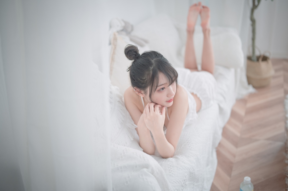 【coser】周叽是可爱兔兔 – NO.17 白色睡衣-COS世界
