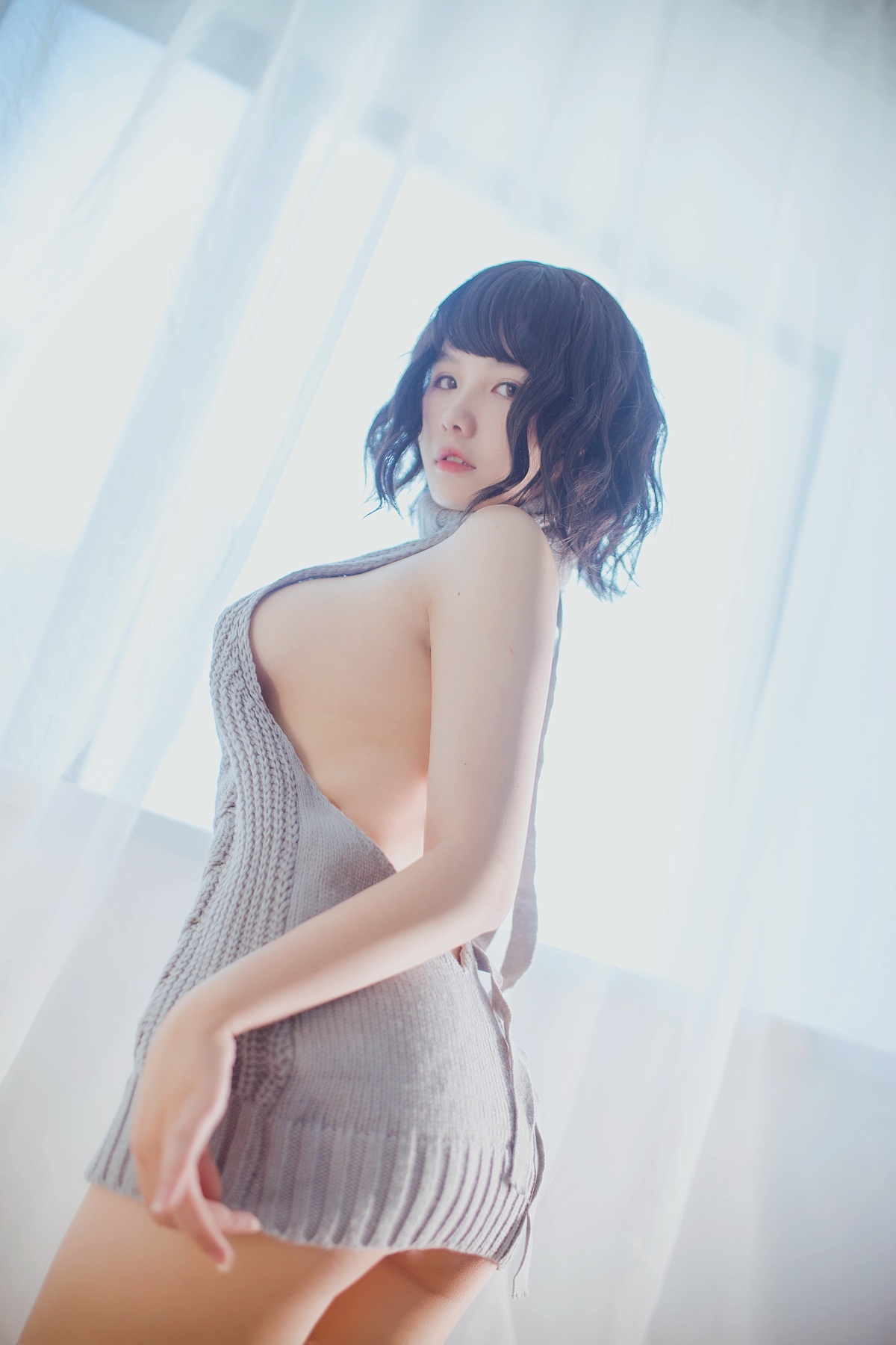 图片[2]-【coser】阿半今天很开心 – NO.01 露背毛衣-COS世界