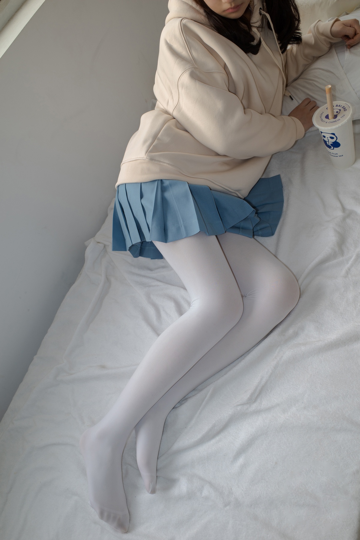 图片[4]-清纯美女白丝美腿图片-COS世界