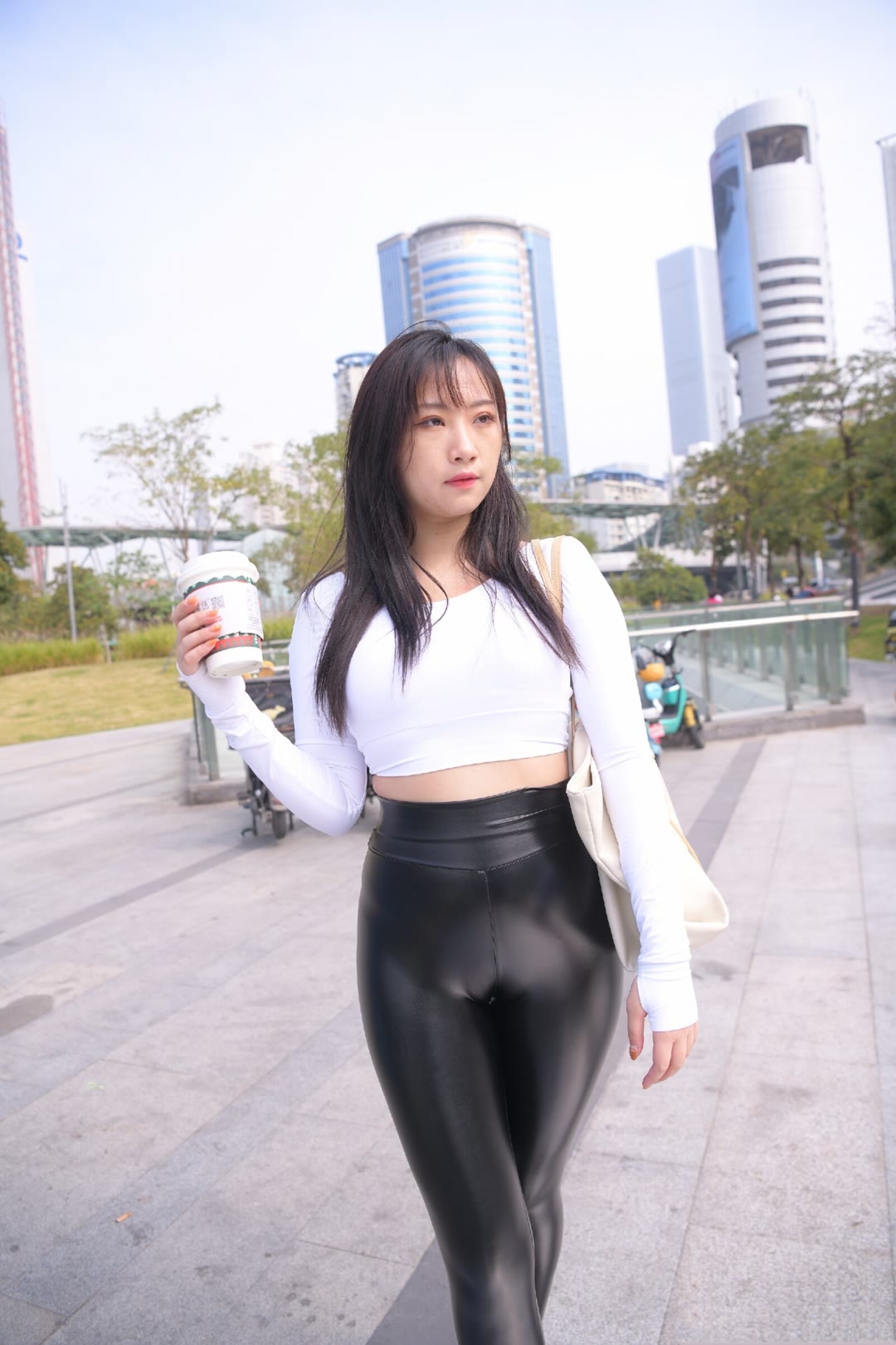 图片[4]-微博Coser@紧身超小皮裤美女图片-COS世界