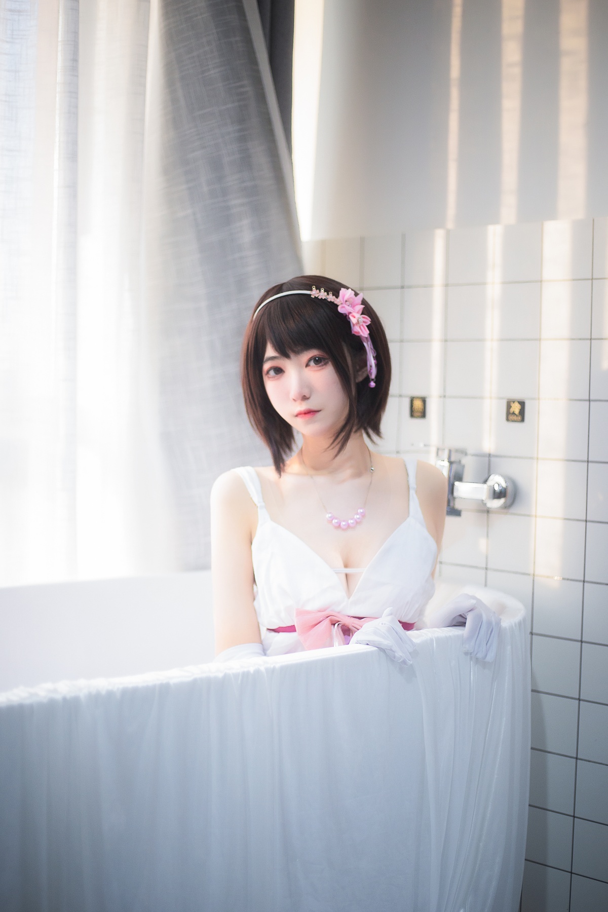 宫本绘鱼缸里的白丝-COS世界
