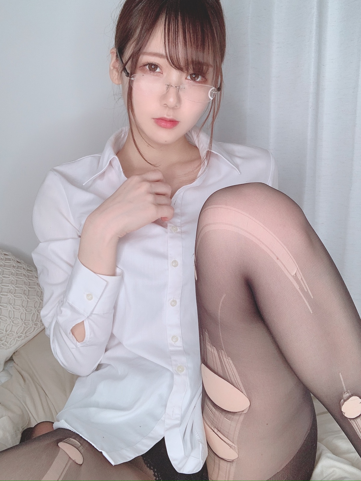 图片[5]-「日本coser」眼镜黑丝不小心抠破了-COS世界