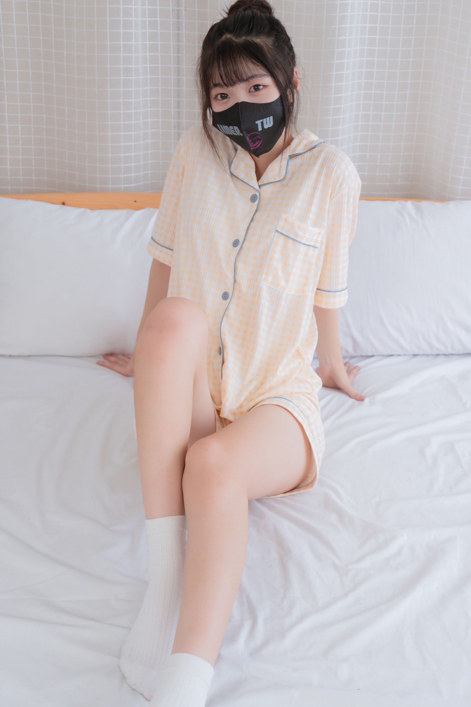 妹妹在休假日的裸足居家服-COS世界